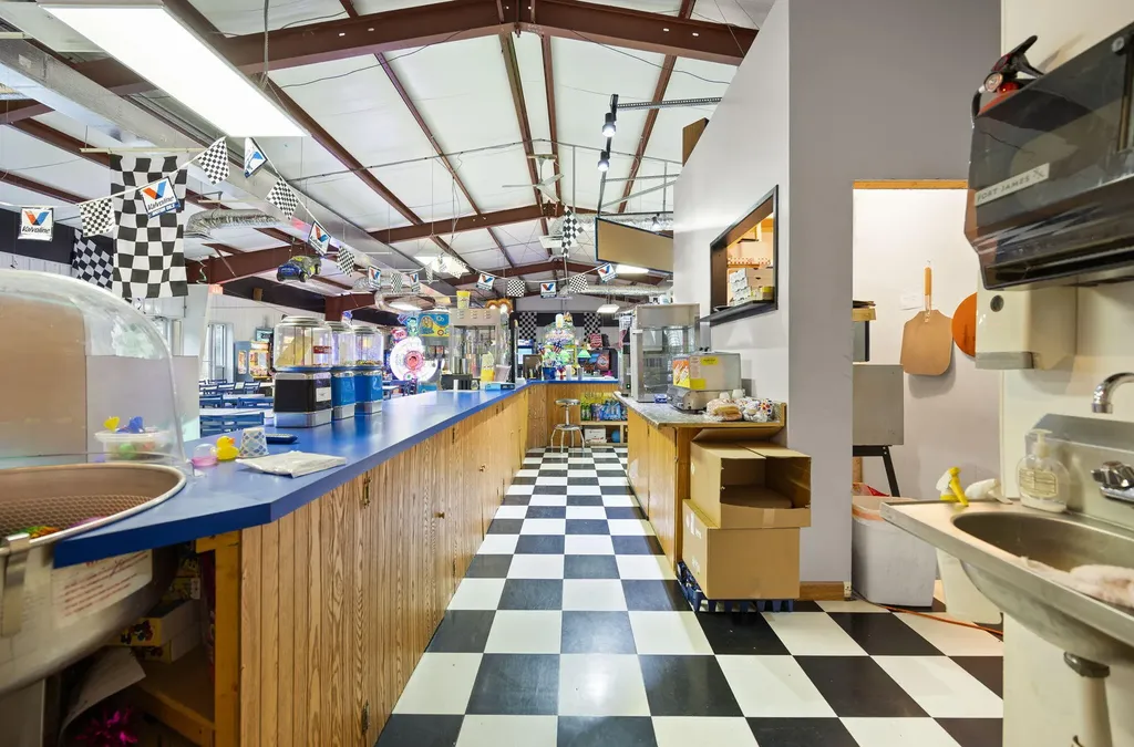 2367 U.s. 127 Business Jamestown KY 42629