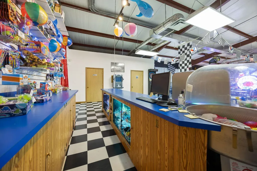 2367 U.s. 127 Business Jamestown KY 42629