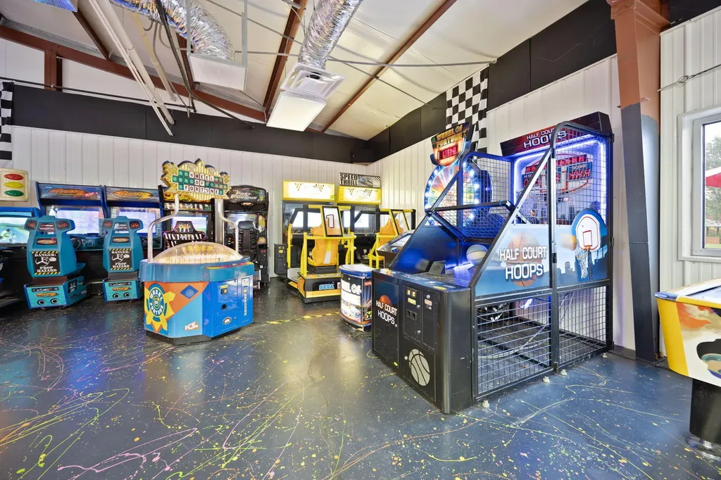 2367 U.s. 127 Business Jamestown KY 42629