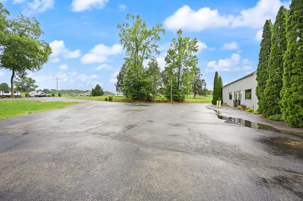 2367 U.s. 127 Business Jamestown KY 42629