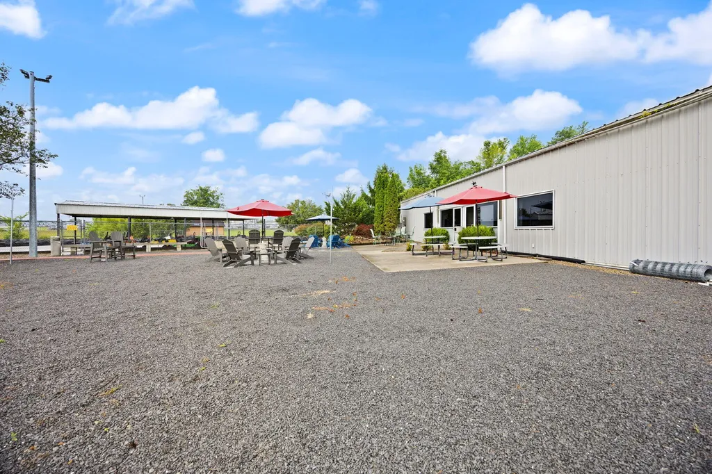 2367 U.s. 127 Business Jamestown KY 42629