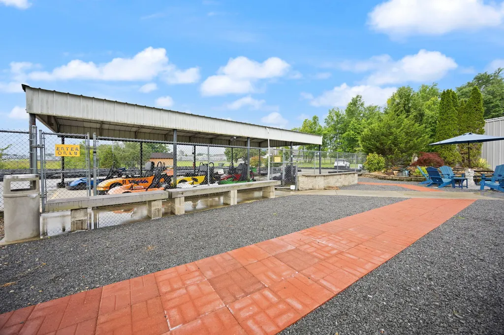 2367 U.s. 127 Business Jamestown KY 42629