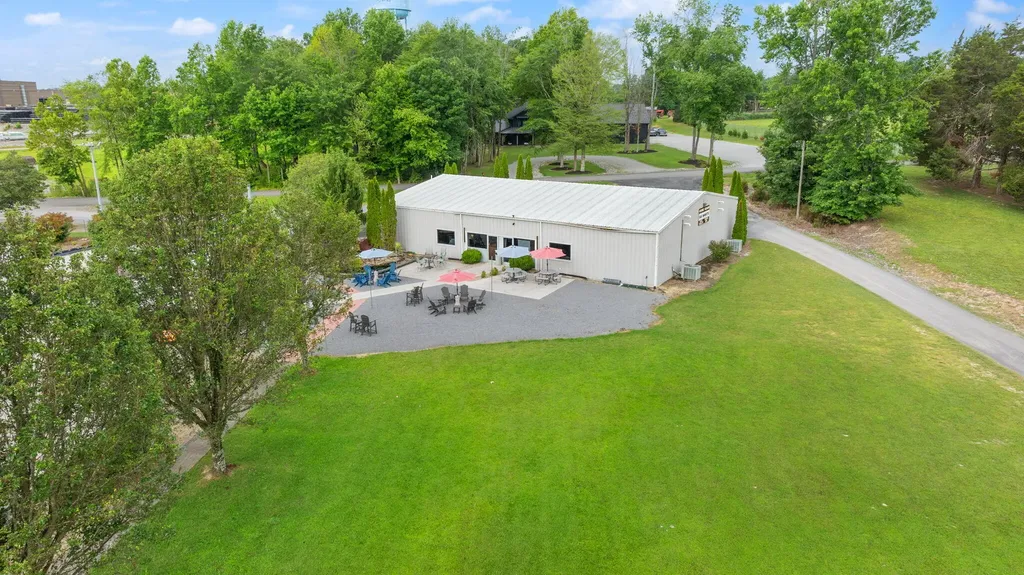 2367 U.s. 127 Business Jamestown KY 42629