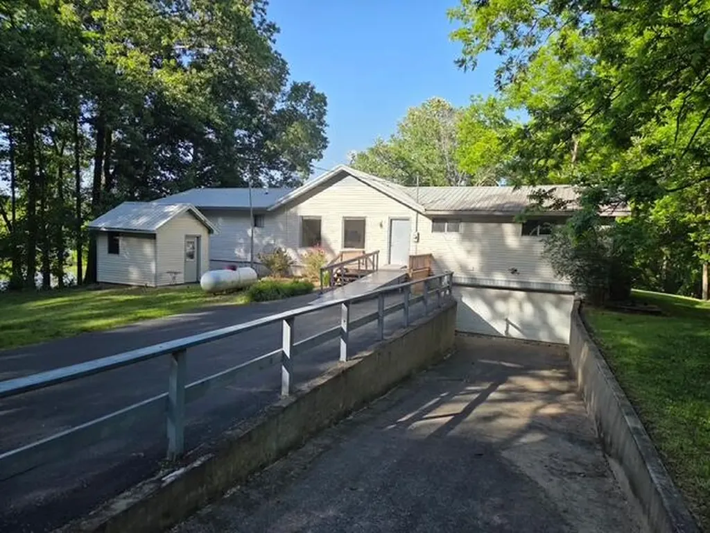 7024 Pottertown Road Murray KY 42071