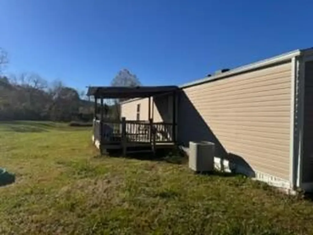 3012 Mcneil-corn Creek Road Rockholds KY 40759