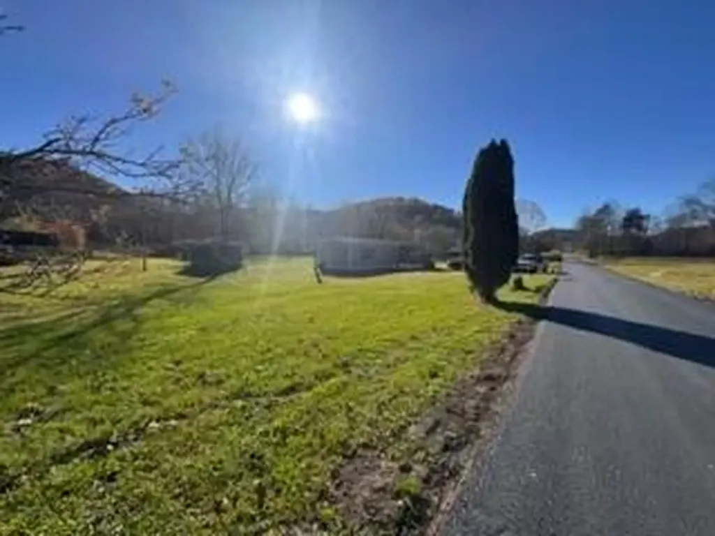 3012 Mcneil-corn Creek Road Rockholds KY 40759