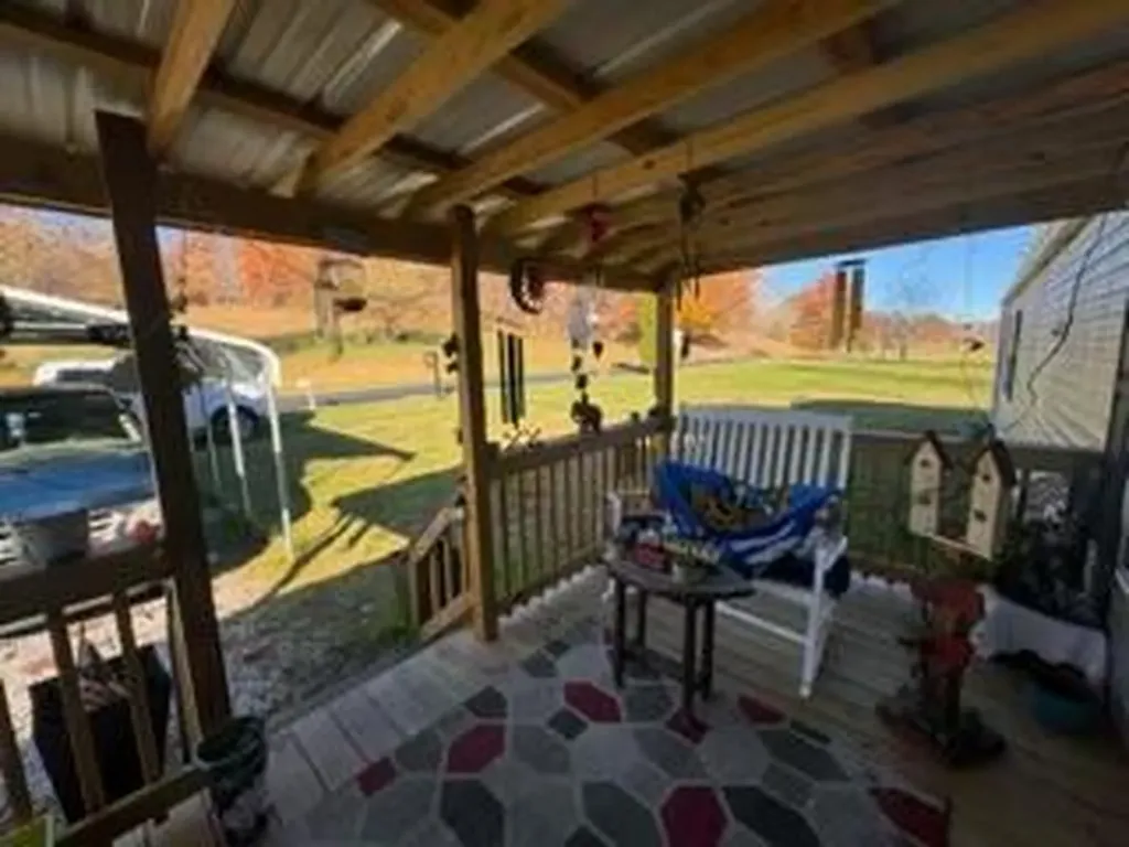 3012 Mcneil-corn Creek Road Rockholds KY 40759