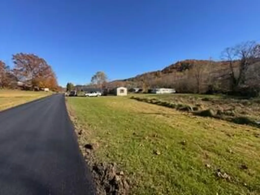 3012 Mcneil-corn Creek Road Rockholds KY 40759
