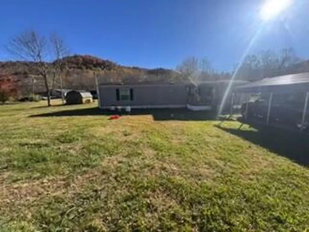 3012 Mcneil-corn Creek Road Rockholds KY 40759