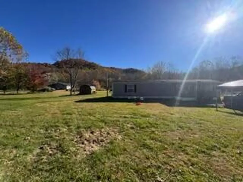 3012 Mcneil-corn Creek Road Rockholds KY 40759