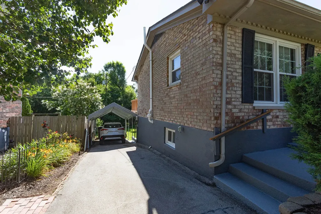 3516 Camelot Drive Lexington KY 40517