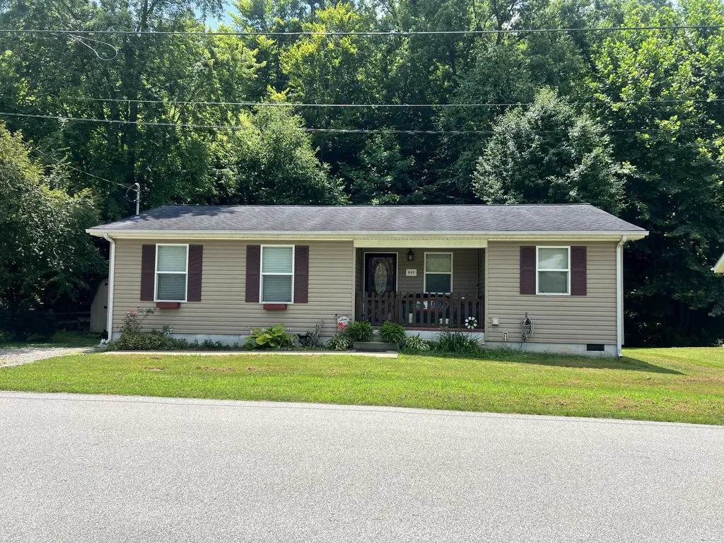 660 Glenn Avenue West Liberty KY 41472