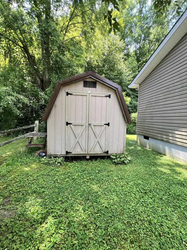 660 Glenn Avenue West Liberty KY 41472