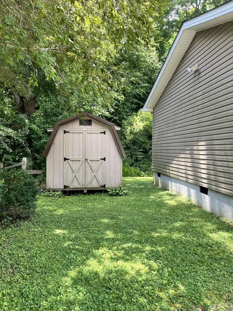 660 Glenn Avenue West Liberty KY 41472