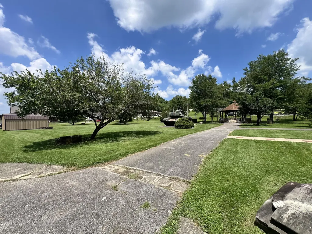 660 Glenn Avenue West Liberty KY 41472