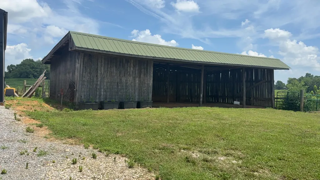 979 Walnut Grove School Road Waynesburg KY 40489