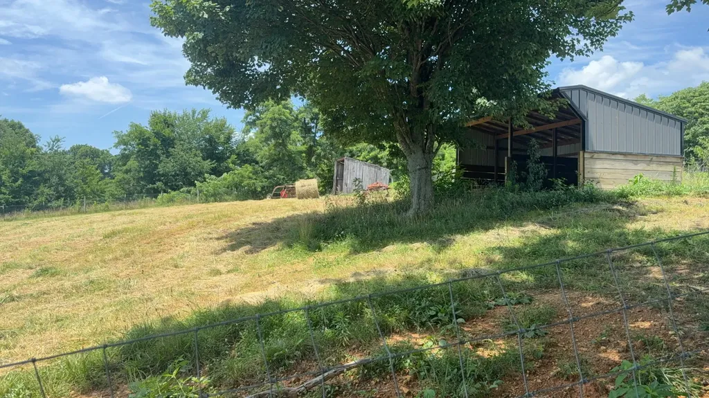979 Walnut Grove School Road Waynesburg KY 40489