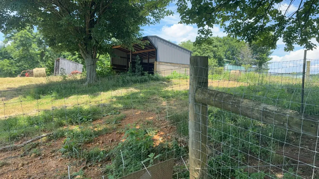 979 Walnut Grove School Road Waynesburg KY 40489