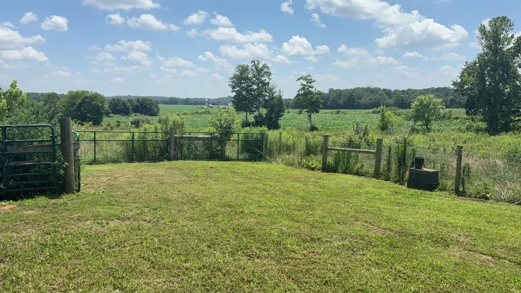 979 Walnut Grove School Road Waynesburg KY 40489