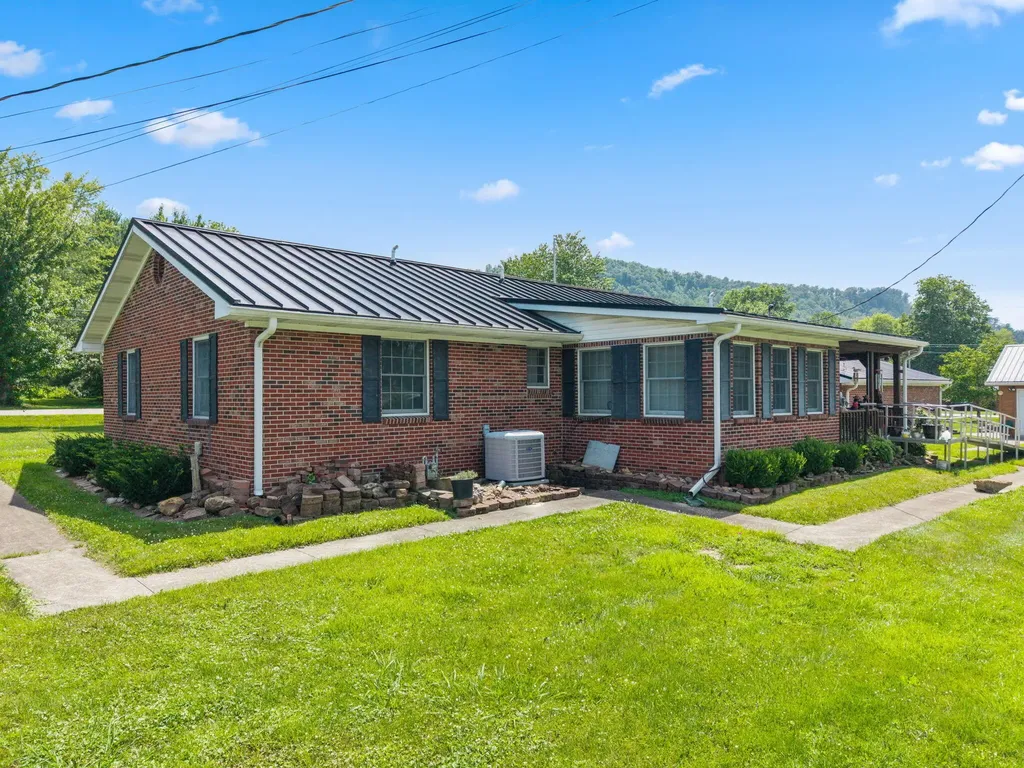 1178 E College Avenue Stanton KY 40380