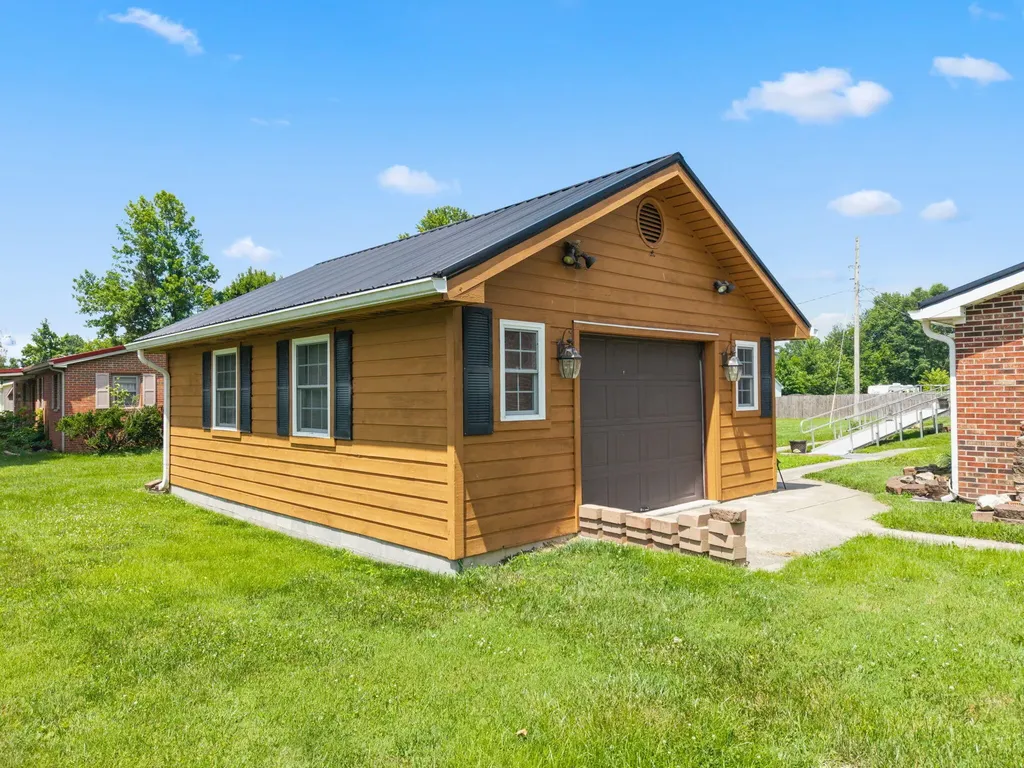 1178 E College Avenue Stanton KY 40380