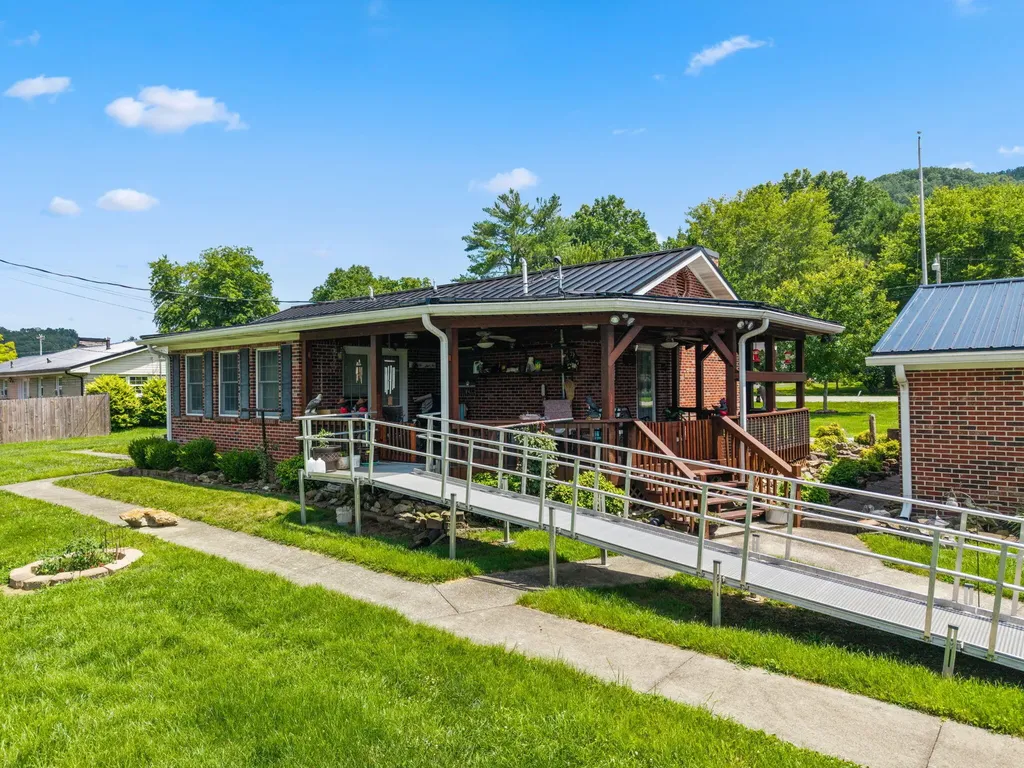 1178 E College Avenue Stanton KY 40380