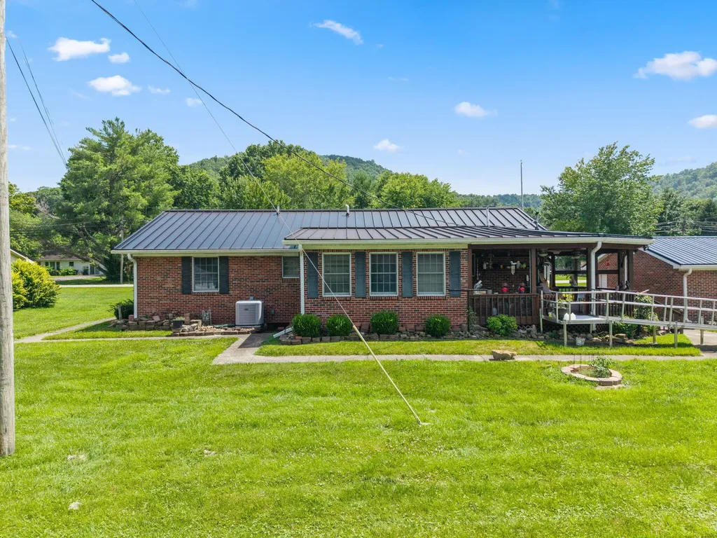 1178 E College Avenue Stanton KY 40380