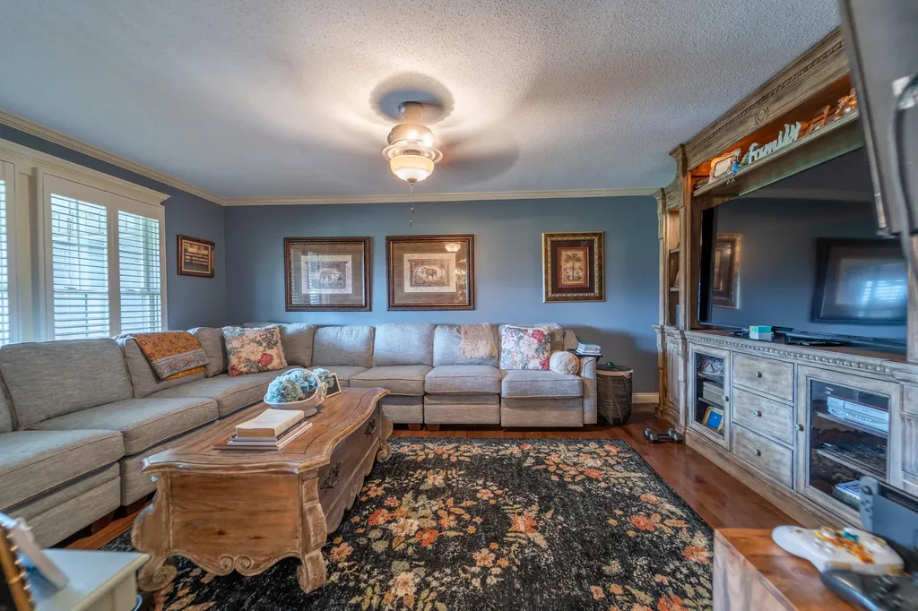5694 Scaffold Cane Road Mt Vernon KY 40456