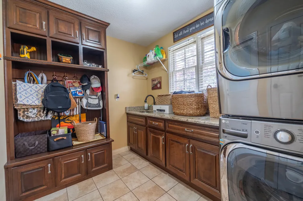 5694 Scaffold Cane Road Mt Vernon KY 40456