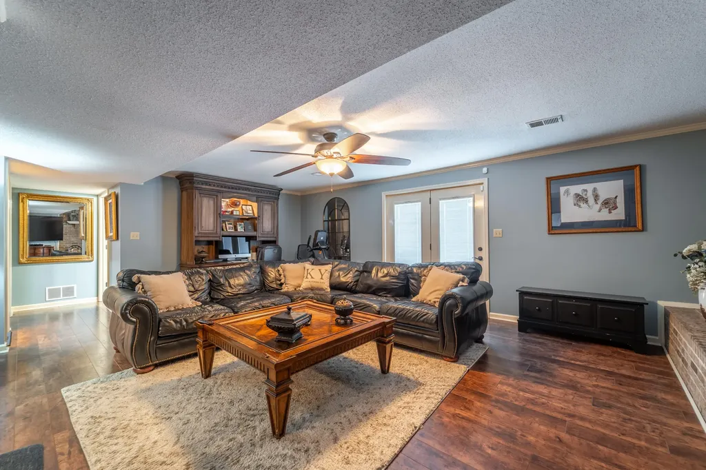 5694 Scaffold Cane Road Mt Vernon KY 40456