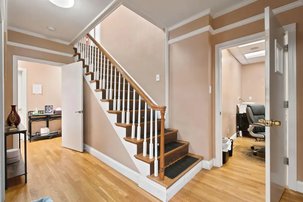 1618 Harrodsburg Road Lexington KY 40504