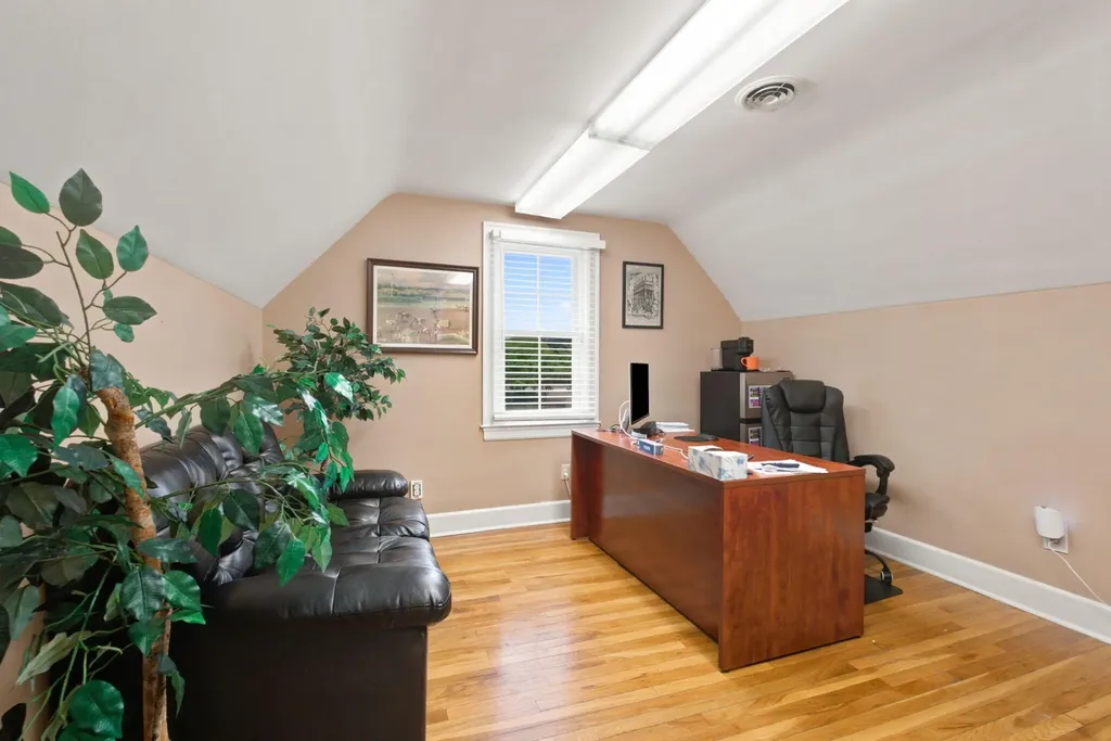 1618 Harrodsburg Road Lexington KY 40504