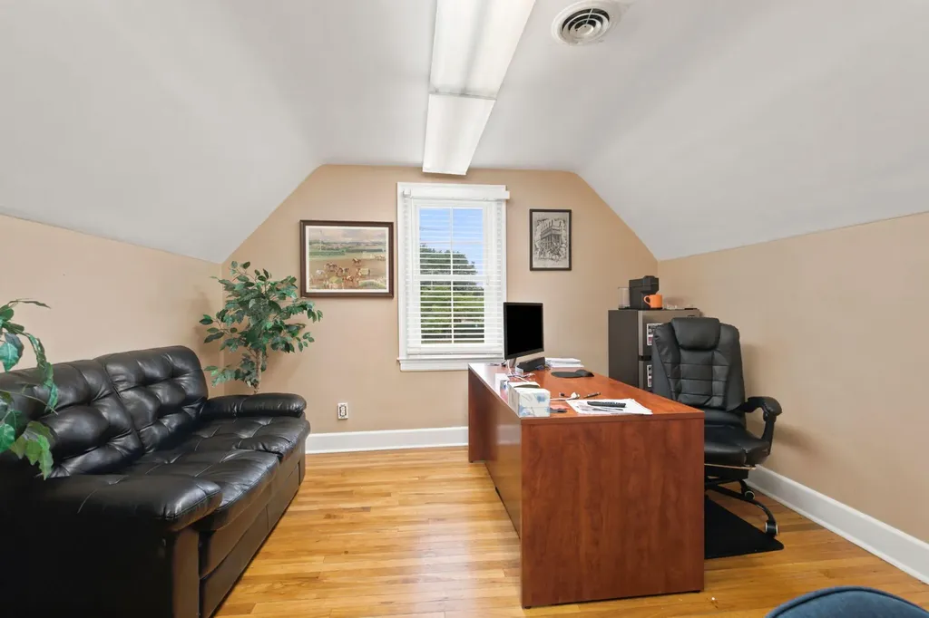 1618 Harrodsburg Road Lexington KY 40504