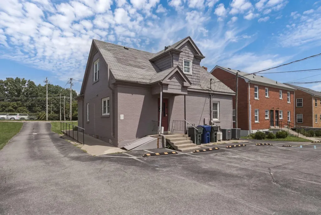 1618 Harrodsburg Road Lexington KY 40504