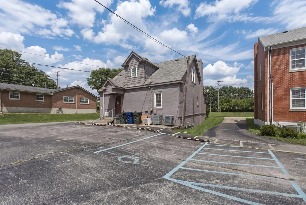 1618 Harrodsburg Road Lexington KY 40504