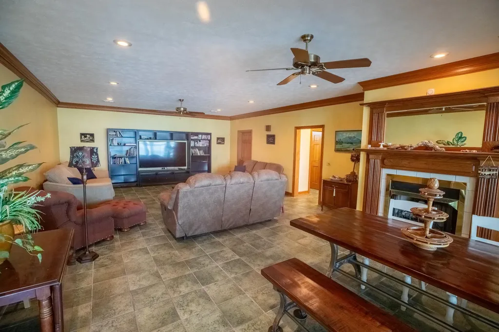 129 Wayne Circle New Concord KY 42076