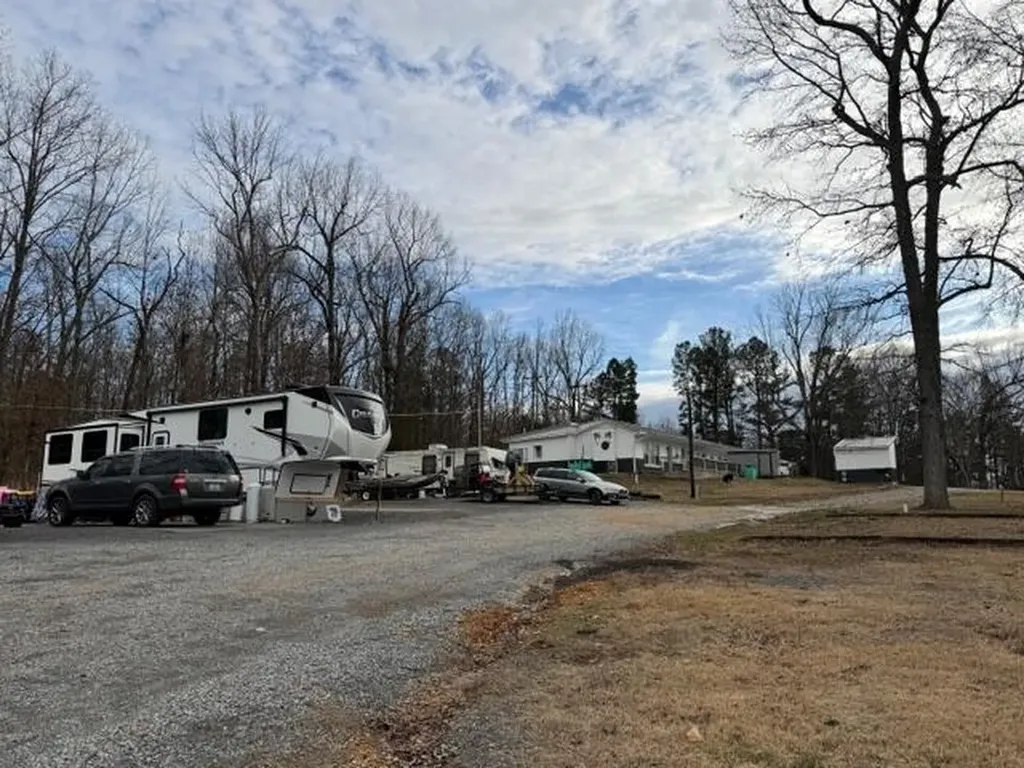 6804 U.s. 641 Gilbertsville KY 42044