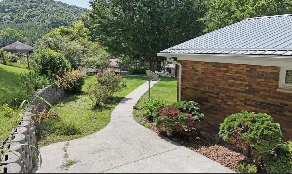 3590 Ky-638 Manchester KY 40962