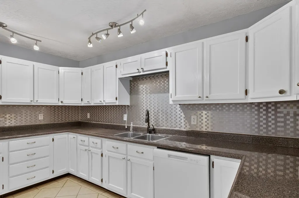 1408 Ky-80 Windsor KY 42565