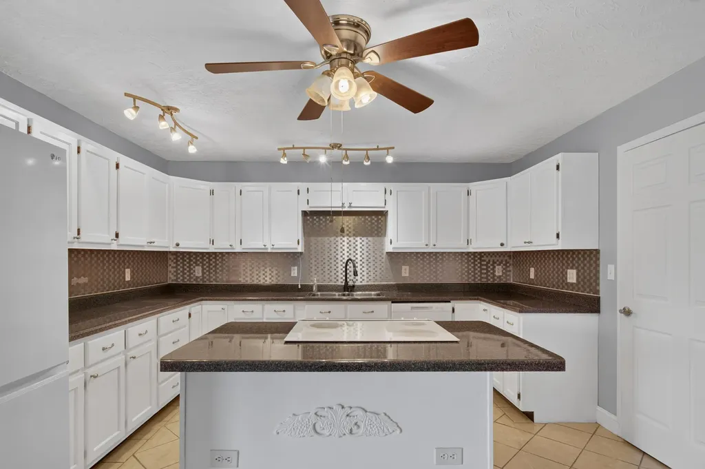 1408 Ky-80 Windsor KY 42565