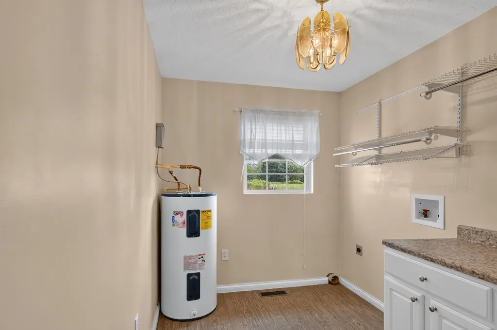 1408 Ky-80 Windsor KY 42565