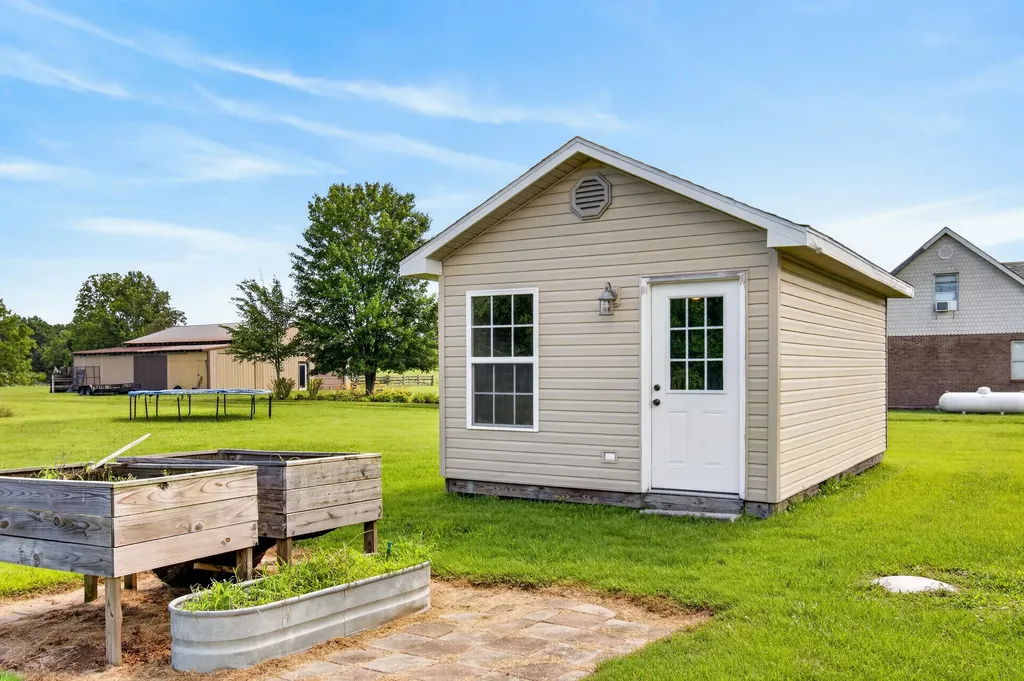 1408 Ky-80 Windsor KY 42565