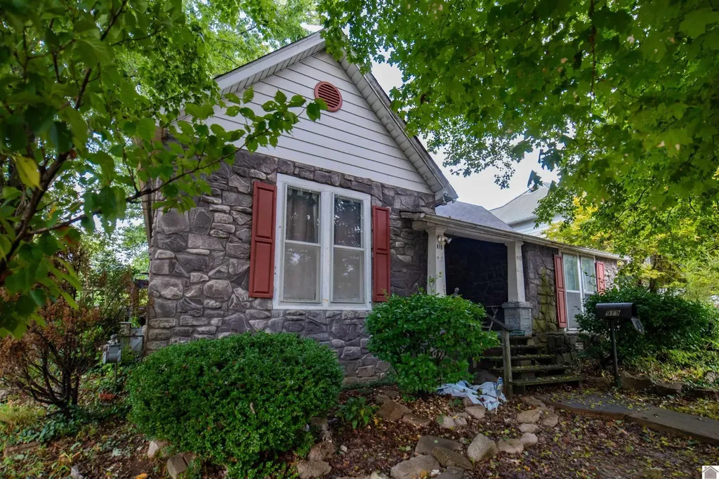919 Troy Avenue Hickman KY 42050