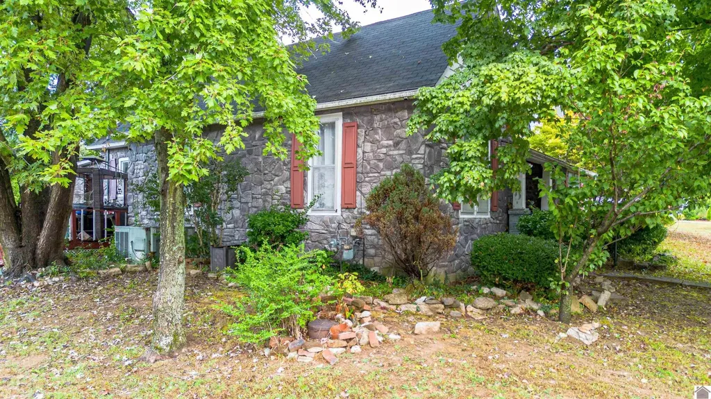 919 Troy Avenue Hickman KY 42050