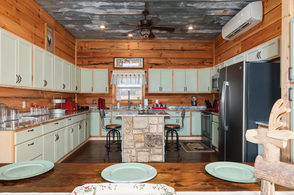 75 William Curnel Road Marion KY 42064