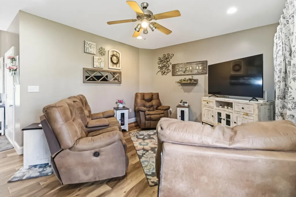 752 County Farm Road London KY 40741