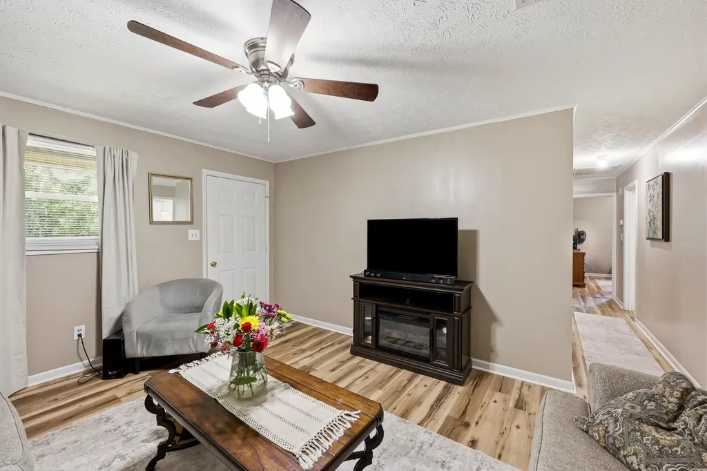 1919 Gilberts Creek Road Lancaster KY 40444
