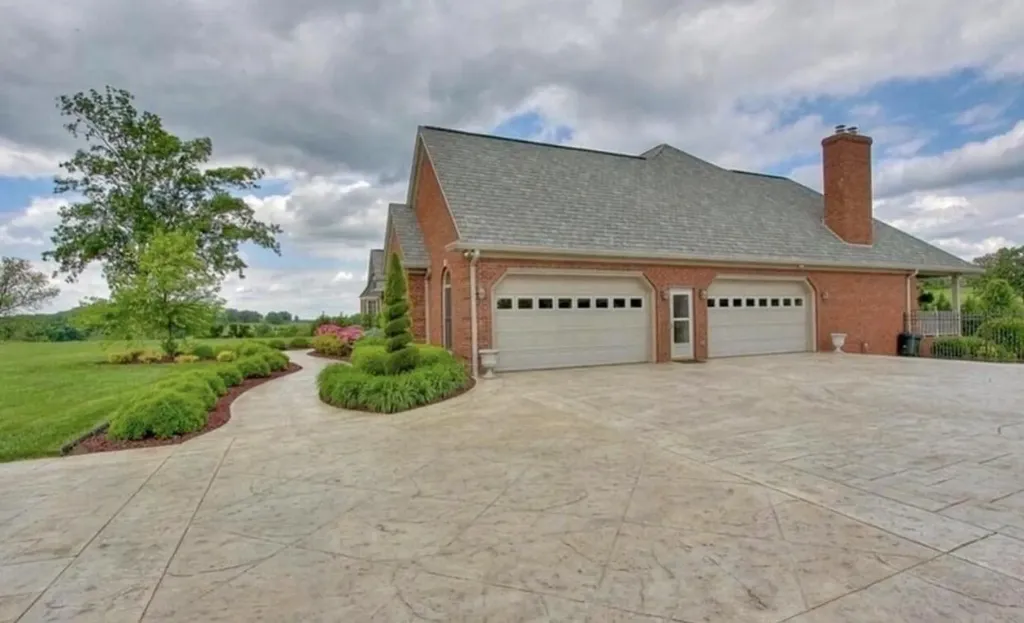 122 Fairway Acres Drive Dunmor KY 42239