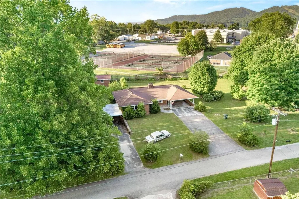 20 N 12th Street Williamsburg KY 40769
