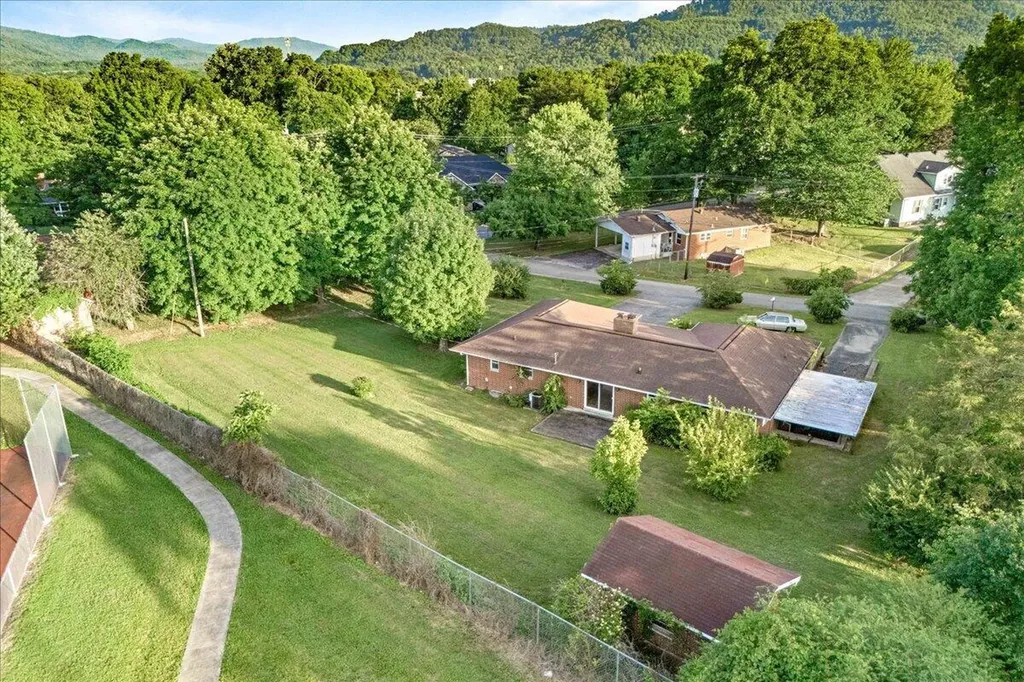 20 N 12th Street Williamsburg KY 40769